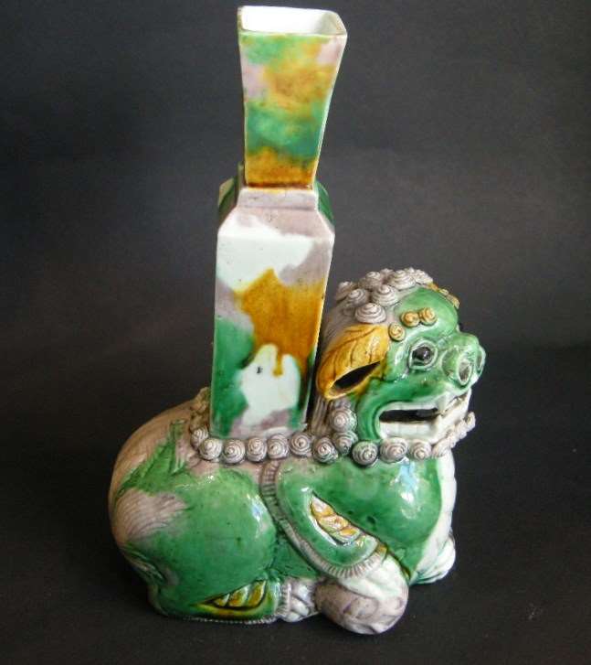 Rare fo dog with vase in biscuit famille verte - Kangxi period